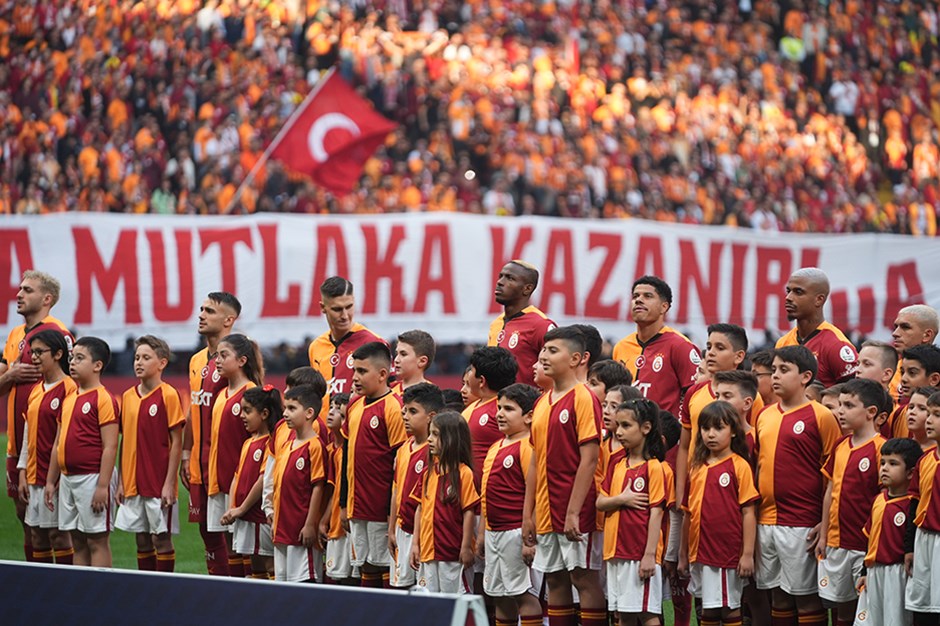 Galatasaray'da 6 futbolcu bir ilki yaşadı