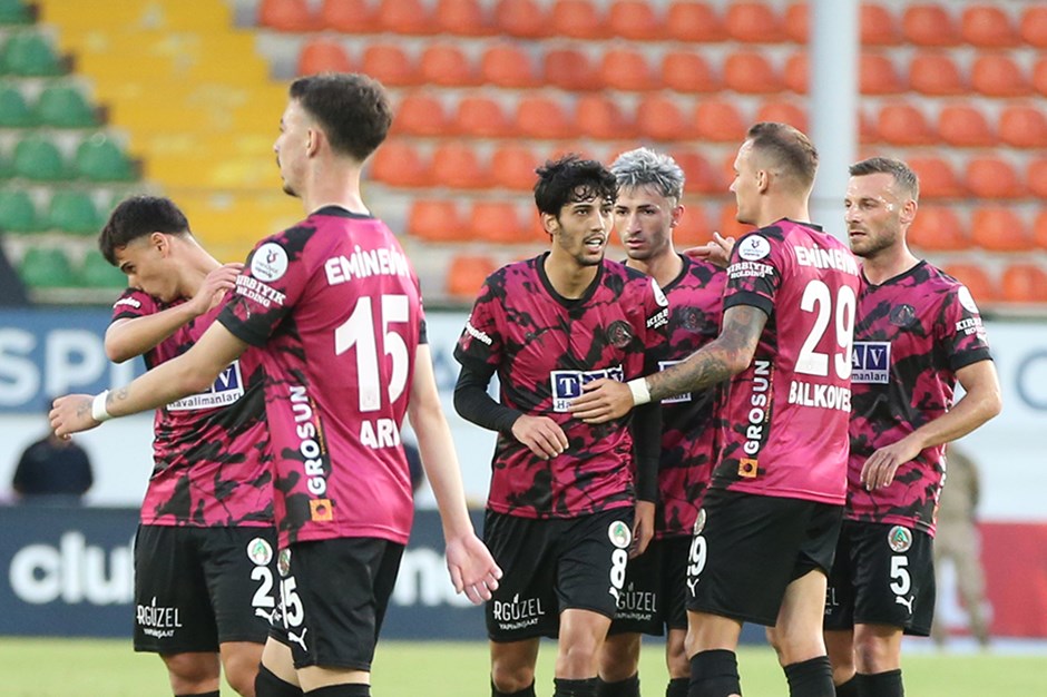 Alanyaspor 3 puanla bitirdi: Sivasspor'dan mağlubiyetle veda