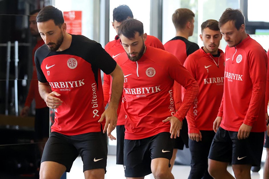 Galatasaray'a hazırlanan Antalyaspor salonda çalıştı