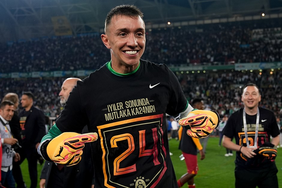 Muslera, Şenol Güneş'i geride bırakarak rekor kırdı