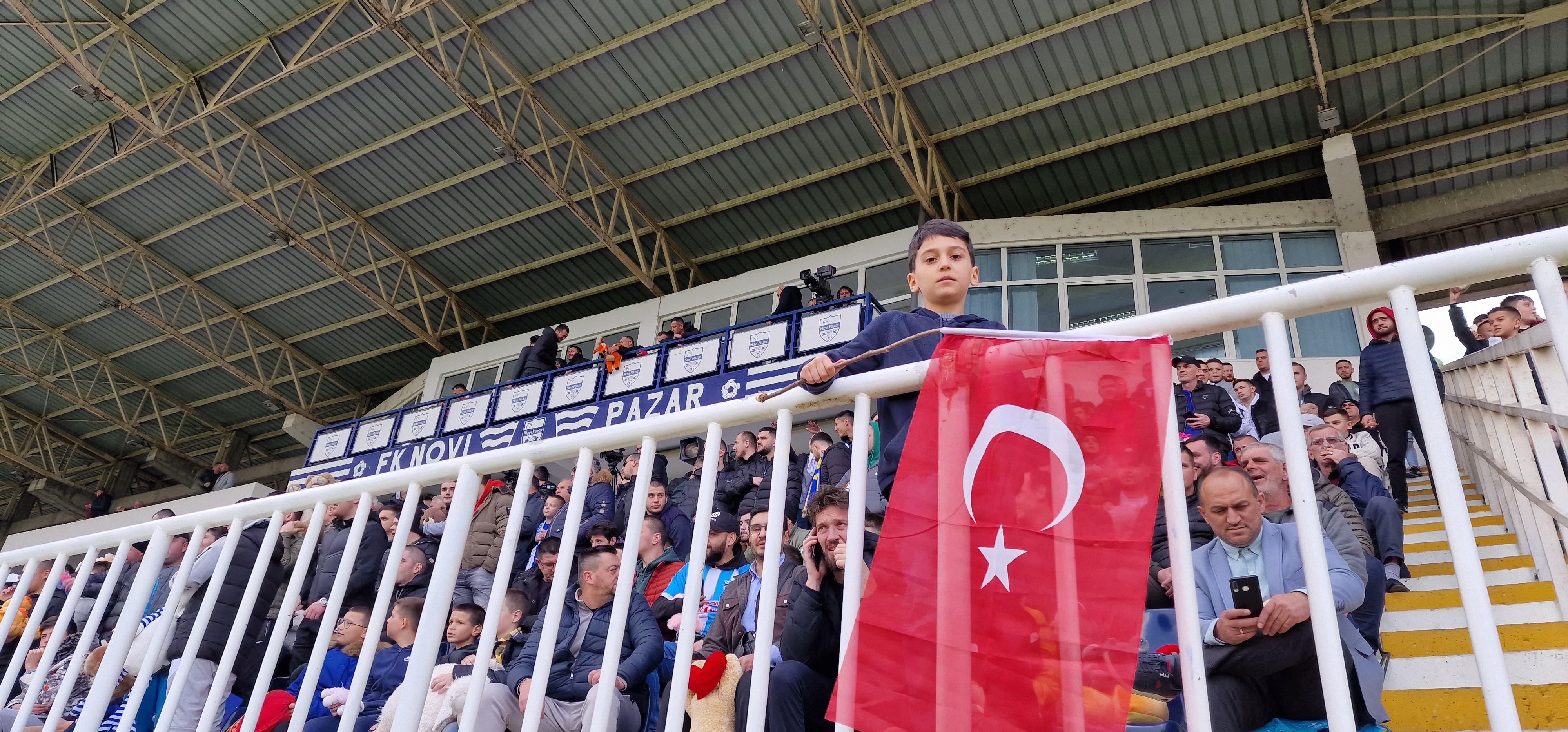 Sırbistan Ligi'nde depremzede çocuklar için oyuncak toplandı  - 12. Foto