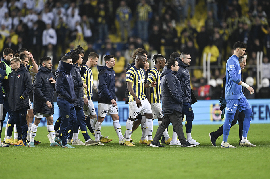 Hakemler yorumladı: Kerem Aktürkoğlu topa dokundu mu, pozisyon ofsayt mı?  - 3. Foto