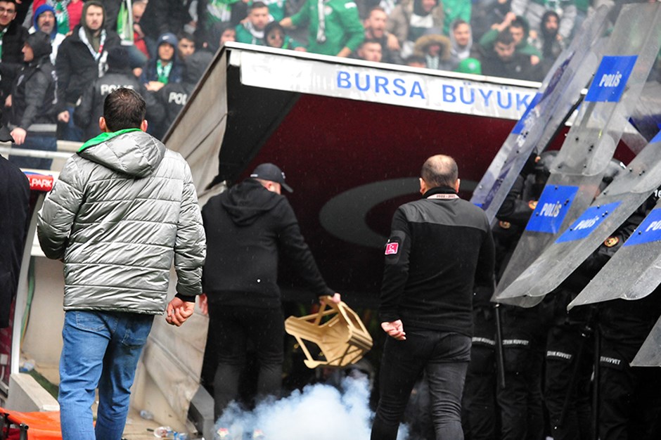 Bursa'da olaylı maça 9 gözaltı 