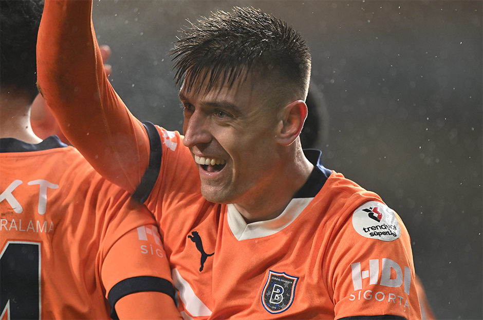 Piatek in Başakşehir colors