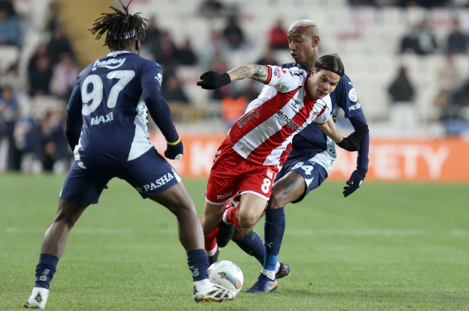 Trio'da Sivasspor-Fenerbahçe maçına damga vuran pozisyon tartışılmadı bile: "Açık, bariz, net..."  - 6. Foto