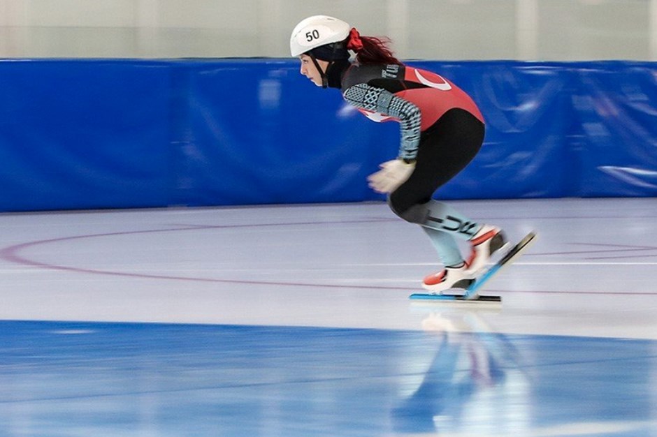 Derya Karadağ'dan buz pateninde Türkiye rekoru