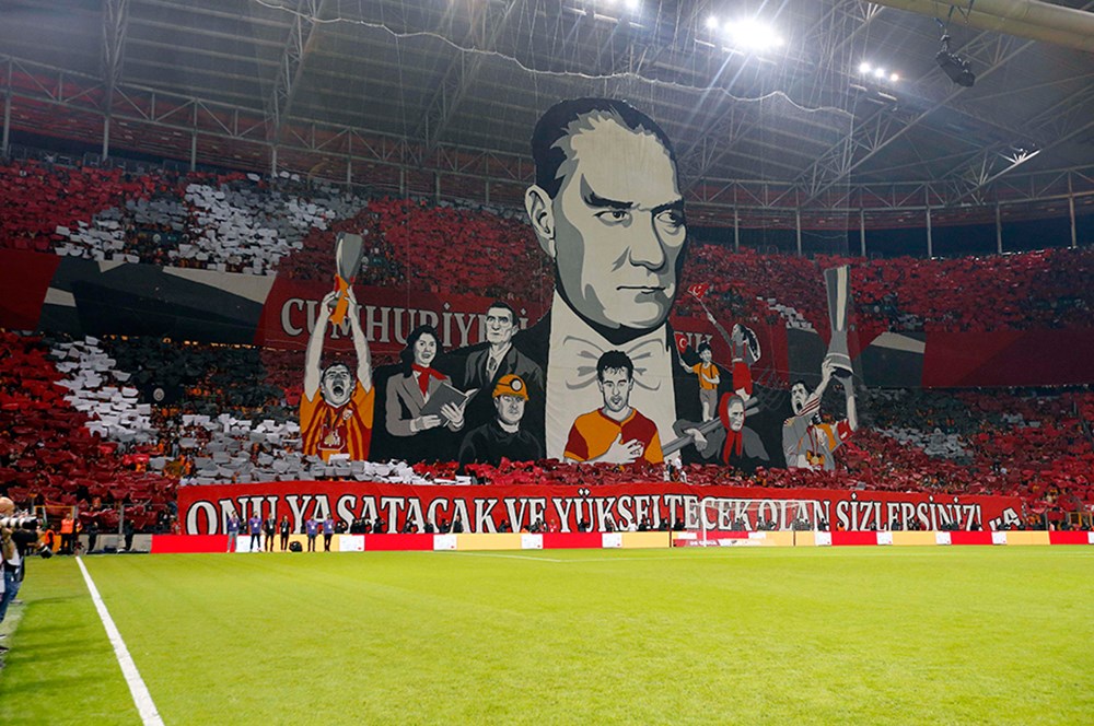 Galatasaray-Beşiktaş derbisinde Türkiye Cumhuriyeti’nin 100. yılına özel koreografi  - 3. Foto