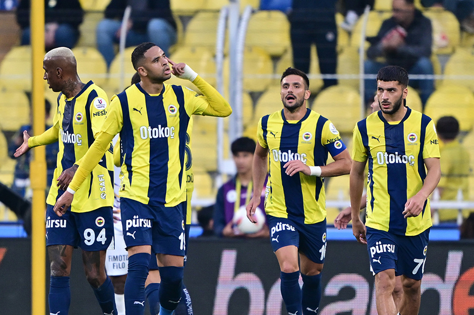 "Maçın en anlamsız görüntüsüydü" | Spor yazarları Fenerbahçe için ne dedi?  - 4. Foto