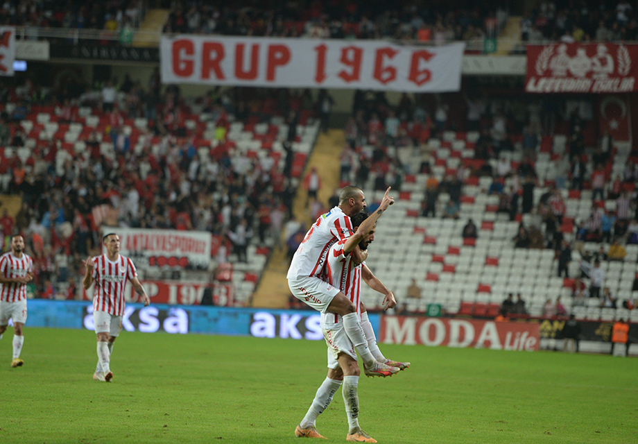 Antalyaspor 3-2 Beşiktaş (Maç Sonucu)- Son Dakika Spor Haberleri | NTVSpor