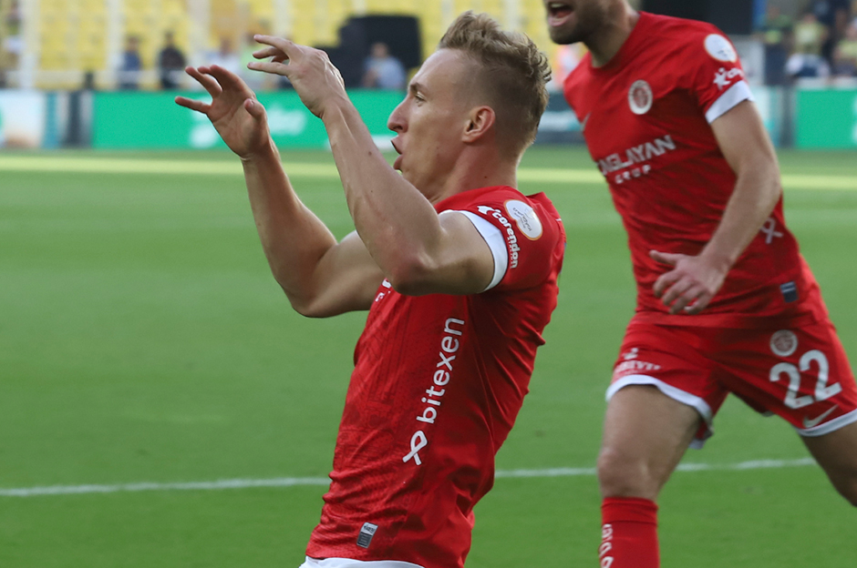 Süper Lig'de milli takımlara en çok futbolcu gönderen kulüpler: Zirvede hangi takım var?  - 11. Foto