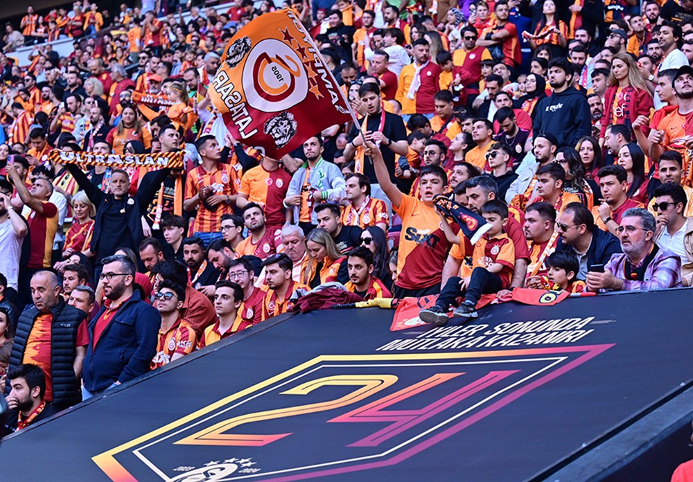 CANLI | Galatasaray şampiyonluğu kutluyor  - 17. Foto