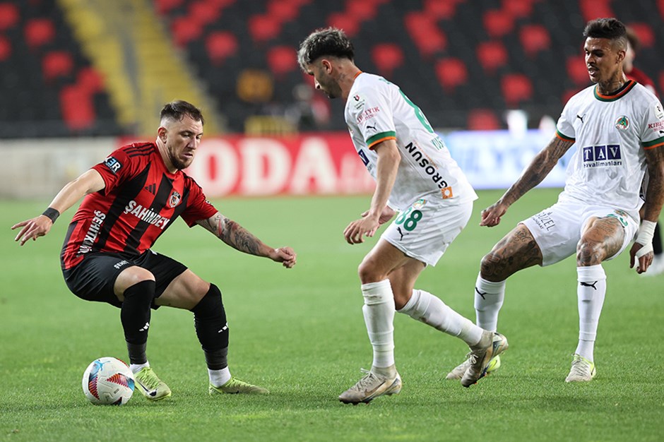 Ateş hattındaki Alanyaspor'a hayat veren galibiyet