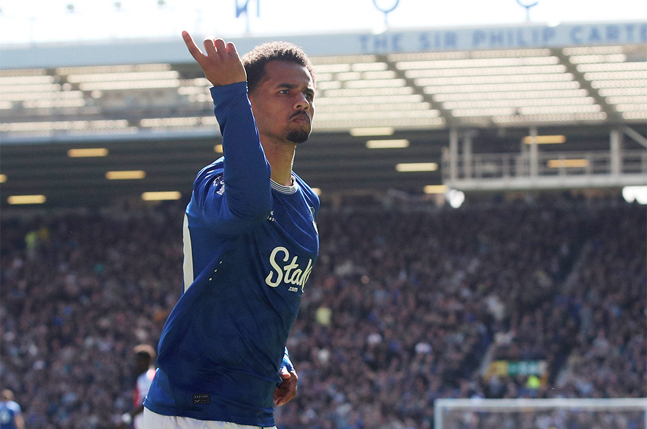 Premier Lig'de ilginç anlar: Hakem maçı erken bitirdi, ortalık karıştı  - 3. Foto