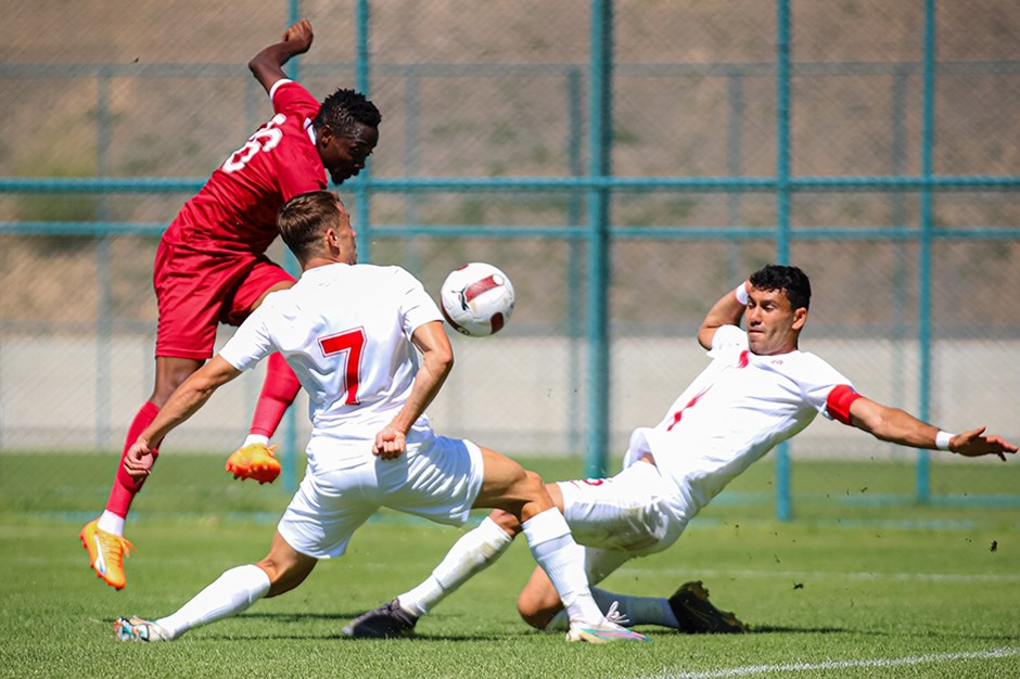 Servet Çetin'in Sivasspor'u, Nuri Şahin'in Antalyaspor'unu 2 golle devirdi