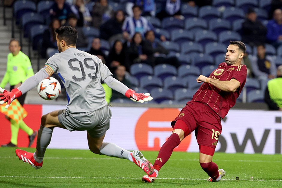 Dragao Stadı'ndaki maça Zeki Çelik damgası