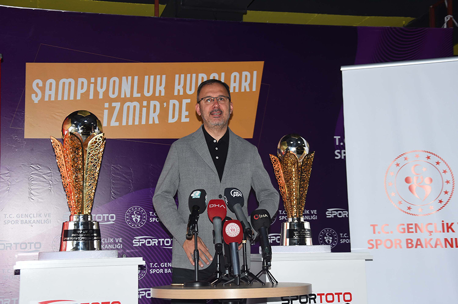 Süper Lig ve 1. Lig'in şampiyonluk kupaları tanıtıldı  - 1. Foto