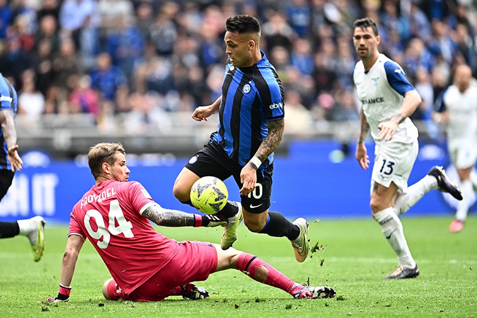 Inter Lazio'yu yendi, Napoli'ye şampiyonluk yolu açıldı