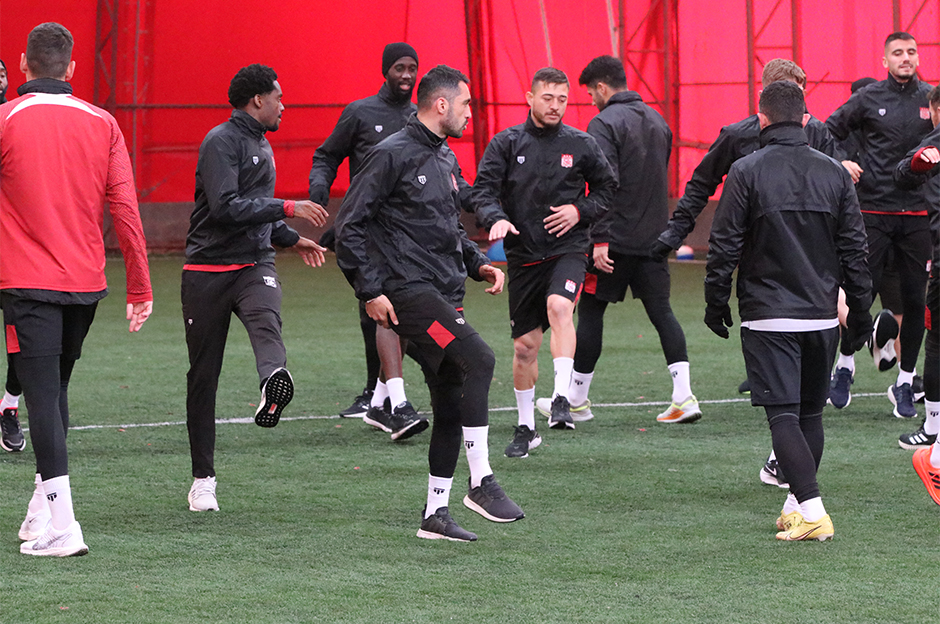 En golcü defans hattı: Süper Lig devi zirvede fark attı  - 5. Foto