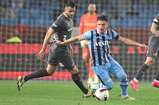 Trabzonspor'da kadro dışı bırakılan 4 futbolcuda dikkat çeken detay  - 8. Foto