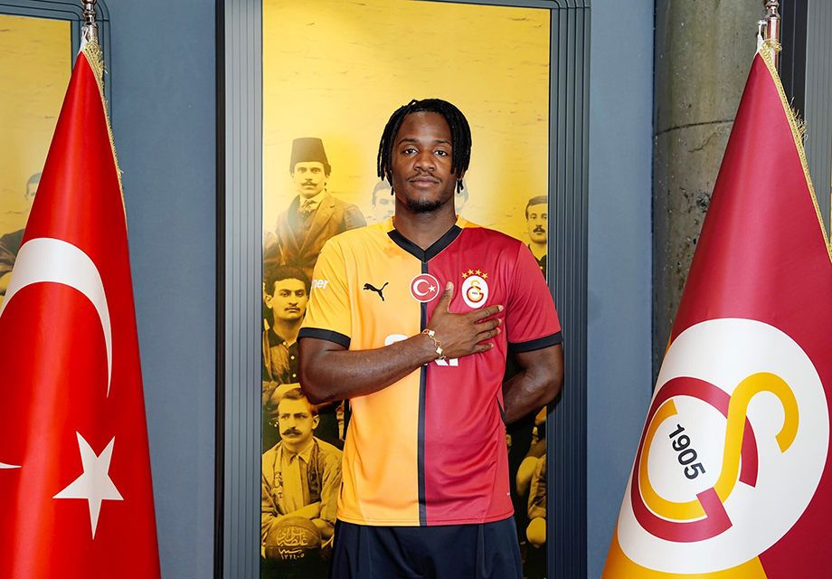 Yeni sezonda da şampiyon olup 5. yıldızı takmak isteyen Galatasaray, transferde hareketli günler geçiriyor. Michy Batshuayi'yi renklerine bağlayan Sarı-Kırmızılılar, bir transferi daha noktalıyor.