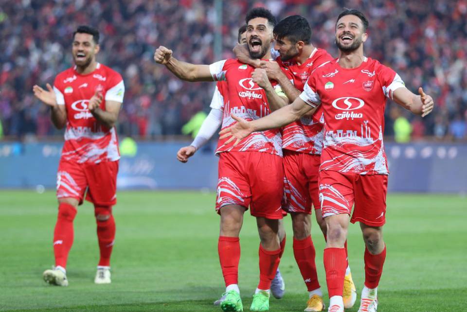 İran'da İsmail Kartal çılgınlığı: Stada girer girmez yaptığı ilk iş gündem oldu  - 1. Foto