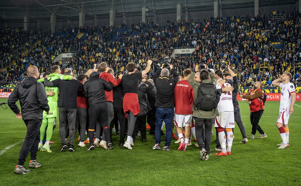 Galatasaraylı futbolcuların şampiyonluk sevinci  - 10. Foto