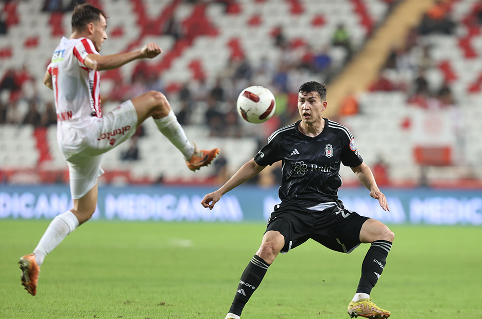 "Penaltı ve kırmızıyı atladı!" | Spor yazarları Antalyaspor-Beşiktaş maçı için ne dedi?  - 1. Foto