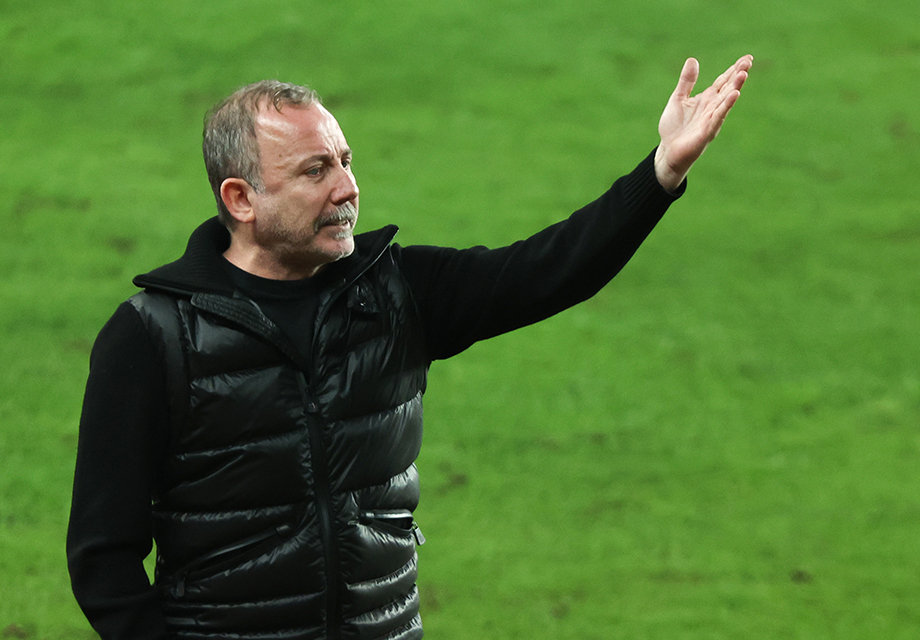 Sabah'ta yer alan haberde, Beşiktaş'ta teknik direktörlük koltuğunun en güçlü adayı olarak Sergen Yalçın gösteriliyor.