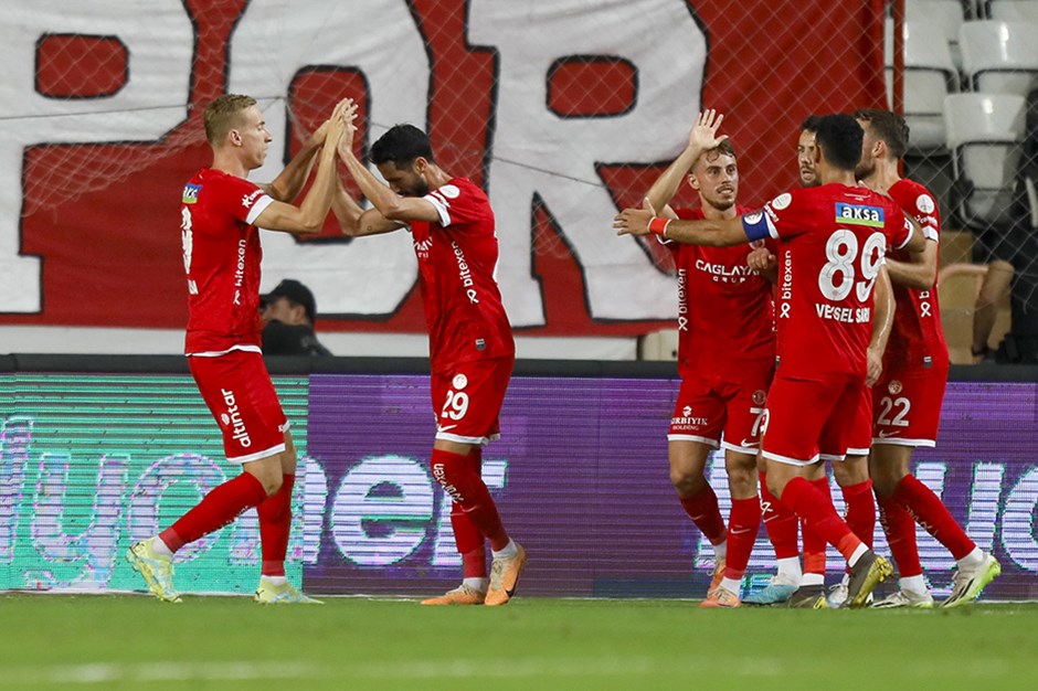 Antalyaspor galibiyet hasretini 6. haftada bitirdi
