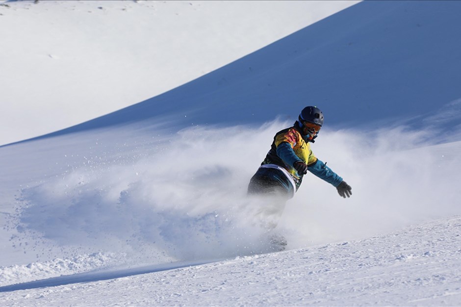 Milli snowboardcu Nisa Özsoy, Avusturya'da bronz madalya kazandı