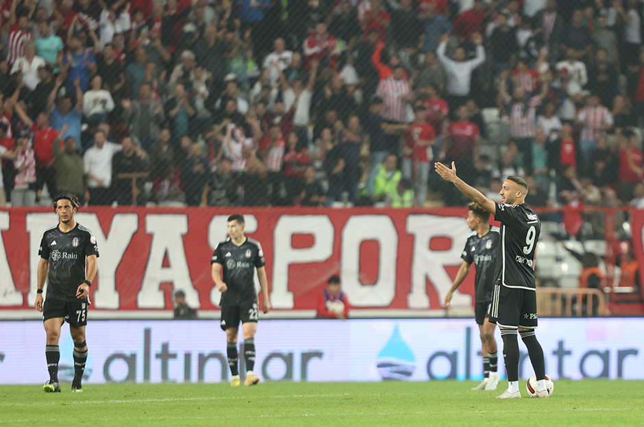 "Penaltı ve kırmızıyı atladı!" | Spor yazarları Antalyaspor-Beşiktaş maçı için ne dedi?  - 6. Foto