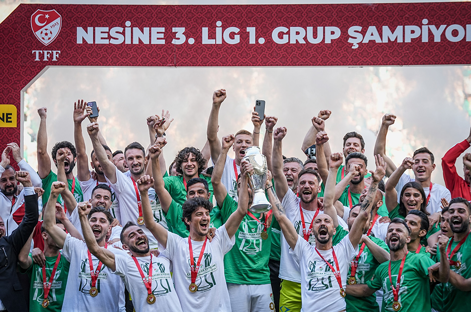 Bursaspor şampiyonluk kupasını 45 bin kişinin önünde aldı  - 7. Foto