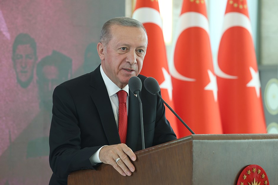 Cumhurbaşkanı Erdoğan ve Bakan Kasapoğlu, Galatasaray'ı tebrik etti