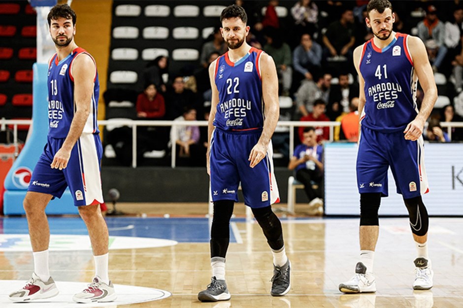 Anadolu Efes 4 sezon sonra EuroLeague'de play-off'a kalamadı