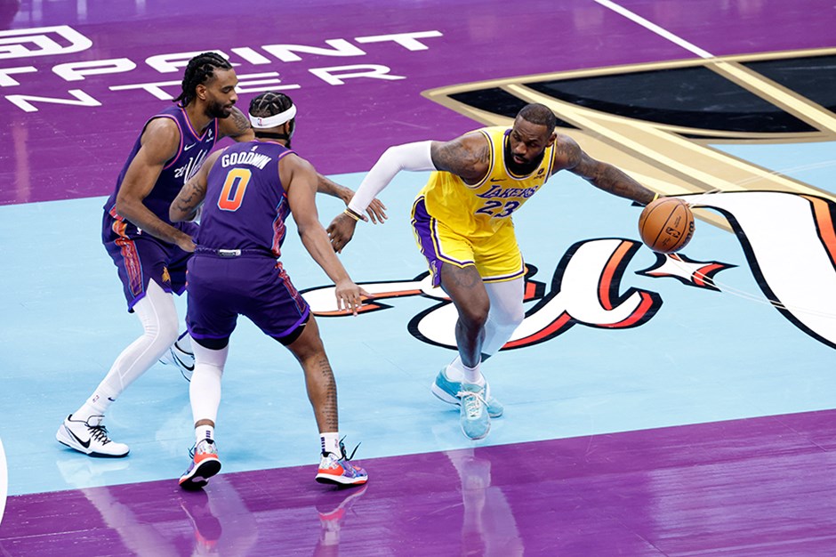 Çekişmeli maçta kazanan Los Angeles Lakers