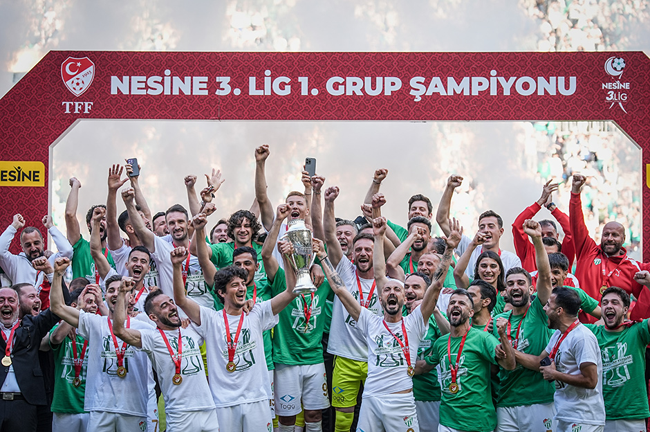 Bursaspor şampiyonluk kupasını 45 bin kişinin önünde aldı  - 13. Foto