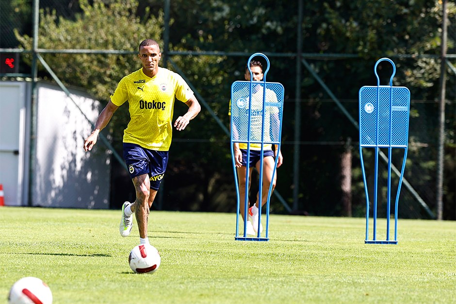 Rodrigo Becao Fenerbahçe'de ilk antrenmanına çıktı