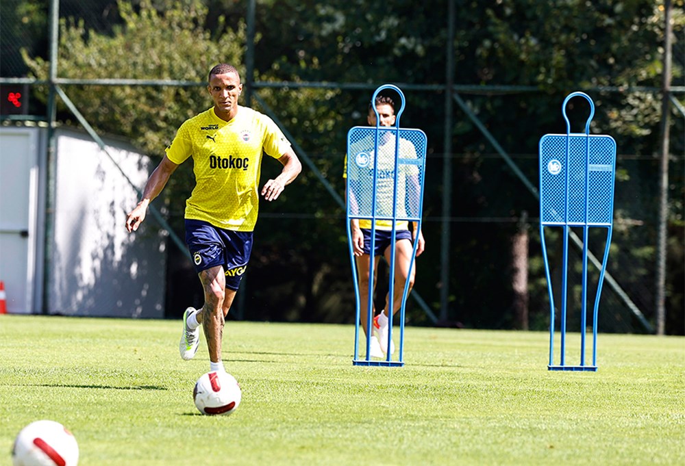 Simon Kjaer, Diego Lugano... Rodrigo Becao herkesi solladı, rekor kırdı  - 2. Foto