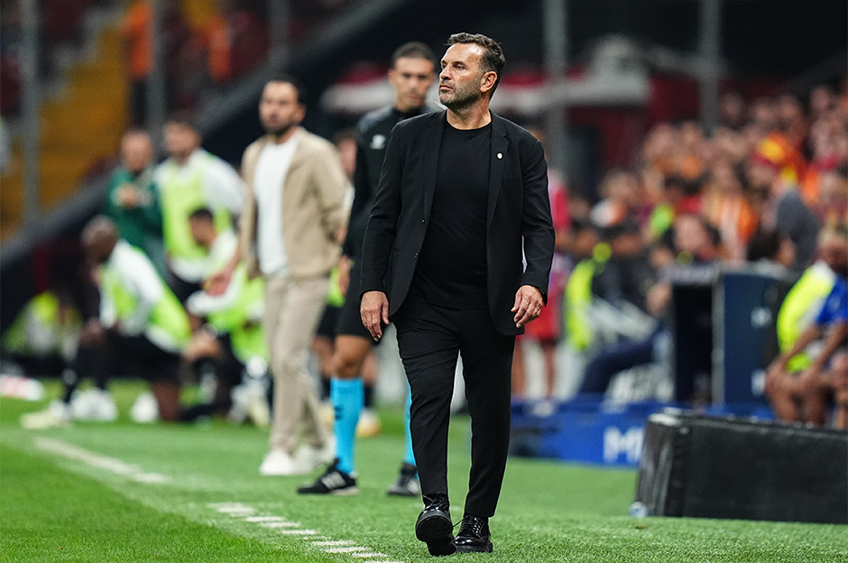 Fanatik'te yer alan habere göre, Okan Buruk ilk olarak futbolcularından Fenerbahçe cephesinden gelecek her türlü açıklamaya kulaklarını kapamasını istedi.