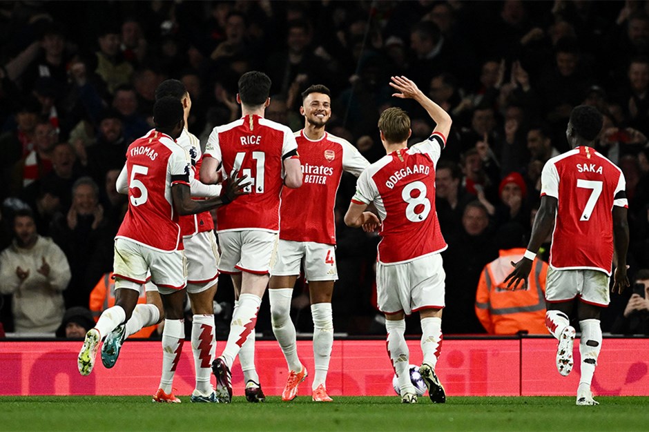 Derbide 5 gol: Arsenal evinde farka gitti