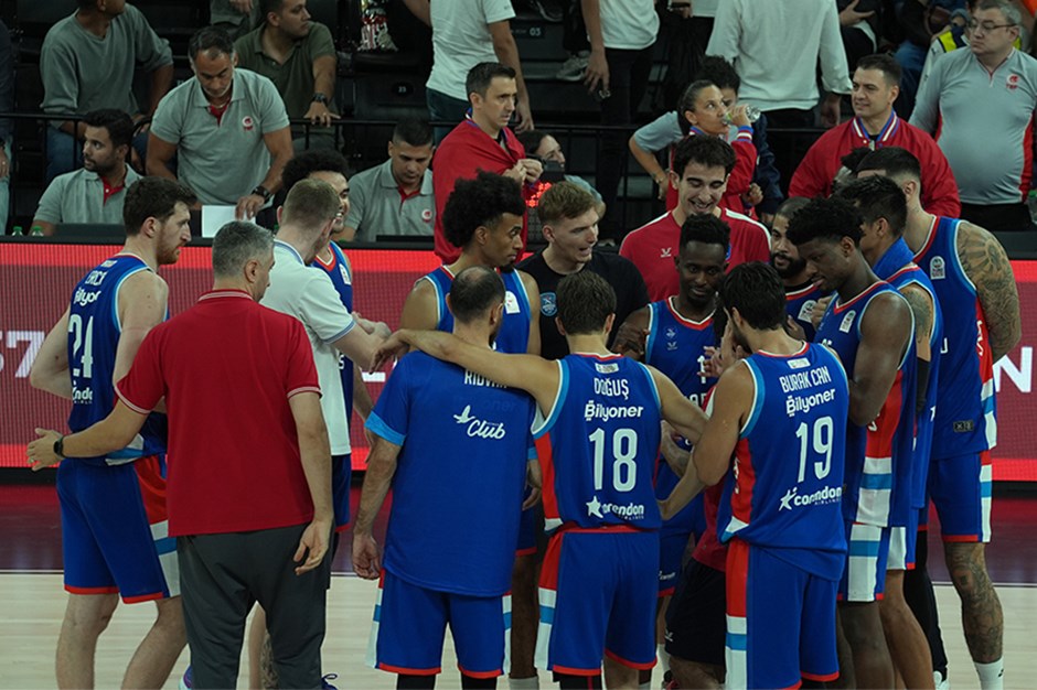 Anadolu Efes, EuroLeague'de sezonu Bologna deplasmanında açıyor