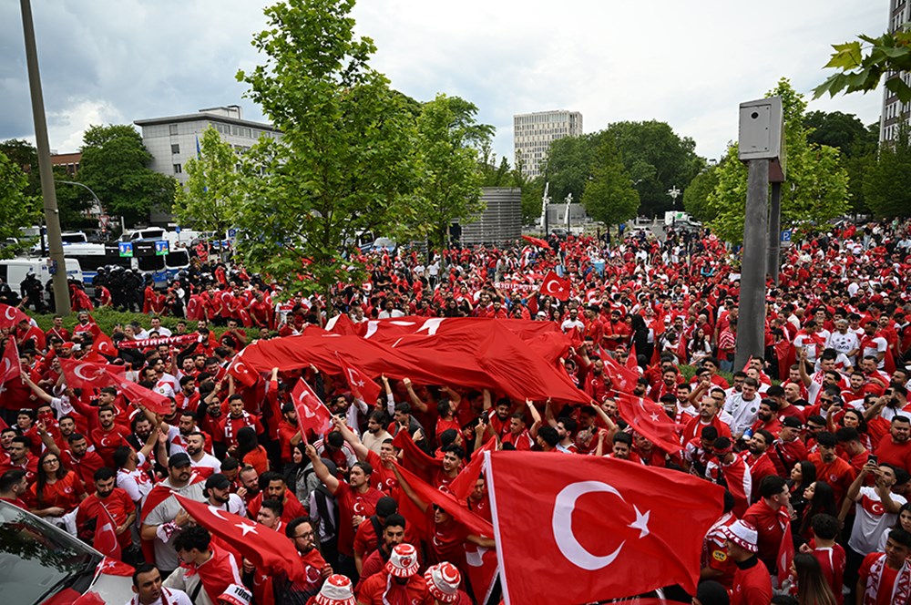 Milli Komandaya böyük dəstək: Dortmund küçələri qırmızı və ağ rəngdədir - Foto 16