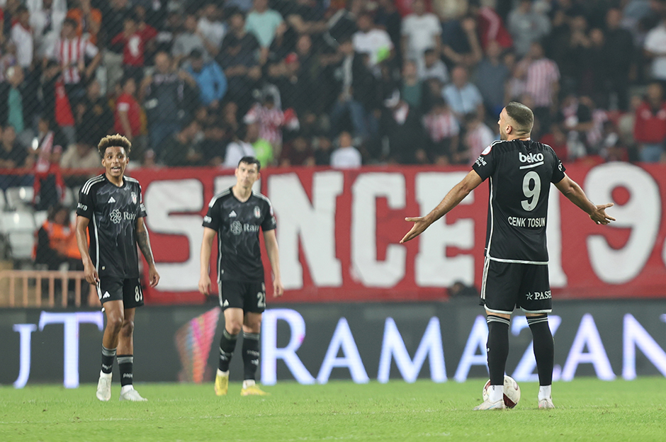 "Penaltı ve kırmızıyı atladı!" | Spor yazarları Antalyaspor-Beşiktaş maçı için ne dedi?  - 2. Foto
