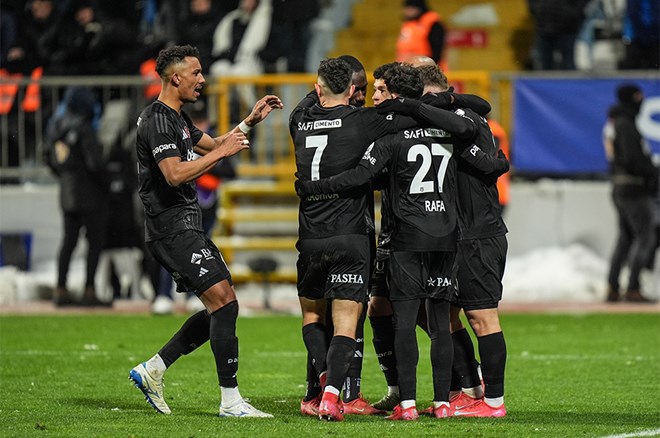 "Solskjaer'in yaptığı üç önemli dokunuş" | Spor yazarları Beşiktaş için ne dedi? - 2. Foto