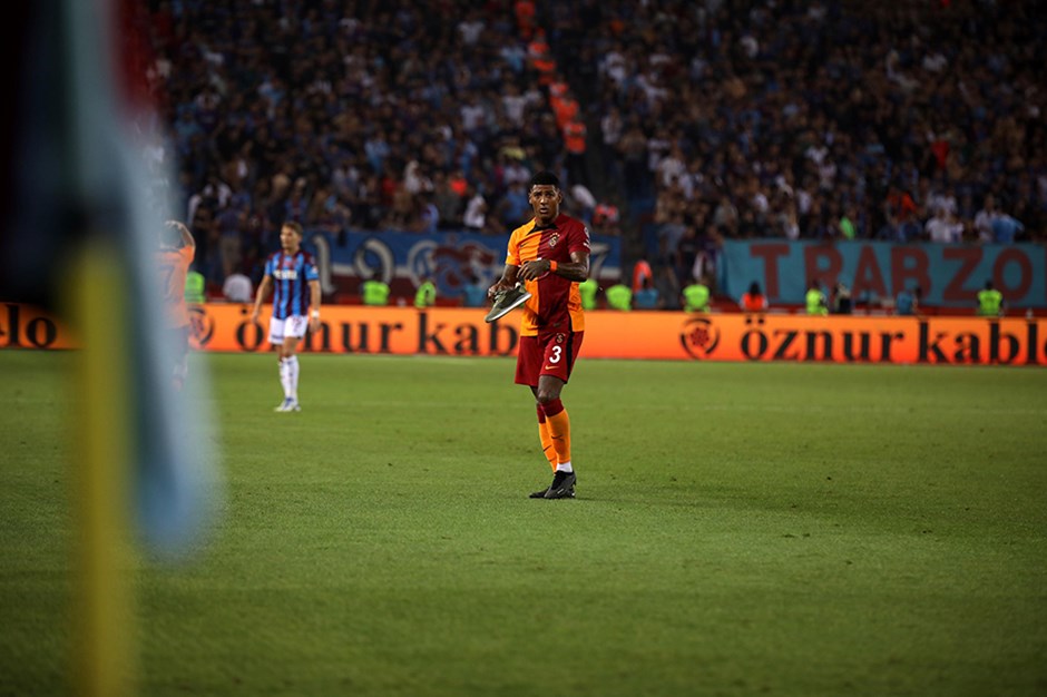 Galatasaray'da ilk ayrılık gerçekleşiyor