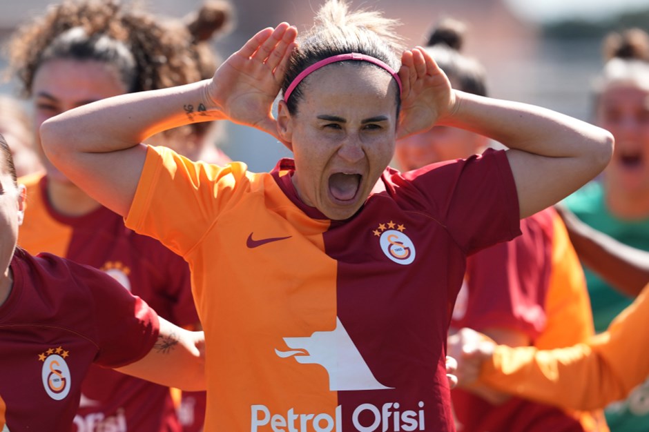 Derbide Galatasaray'ı öne geçiren Arzu Karabulut, Icardi'ye selam çaktı