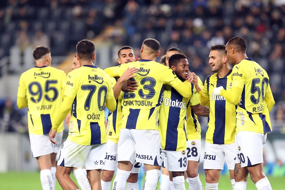 Fenerbahçe tribünlerinde istifa sesleri yükseldi