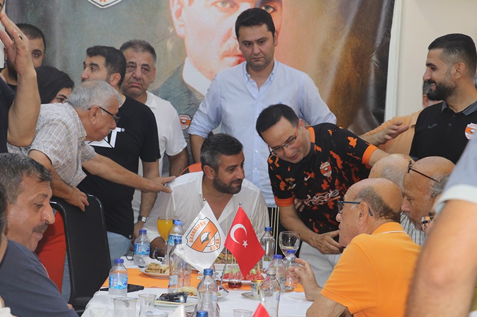 Adanaspor Başkanı Asil Bostancı taraftarlarla buluştu