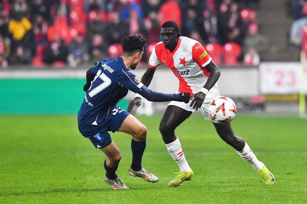 Çekya ekibi ile bu hafta içinde görüşme planlayan sarı-lacivertliler, sözleşmesi 2028’de bitecek Senegalli genç yıldızı renklerine bağlayarak devre arası transferini kapatması bekleniyor. (Fotomaç)