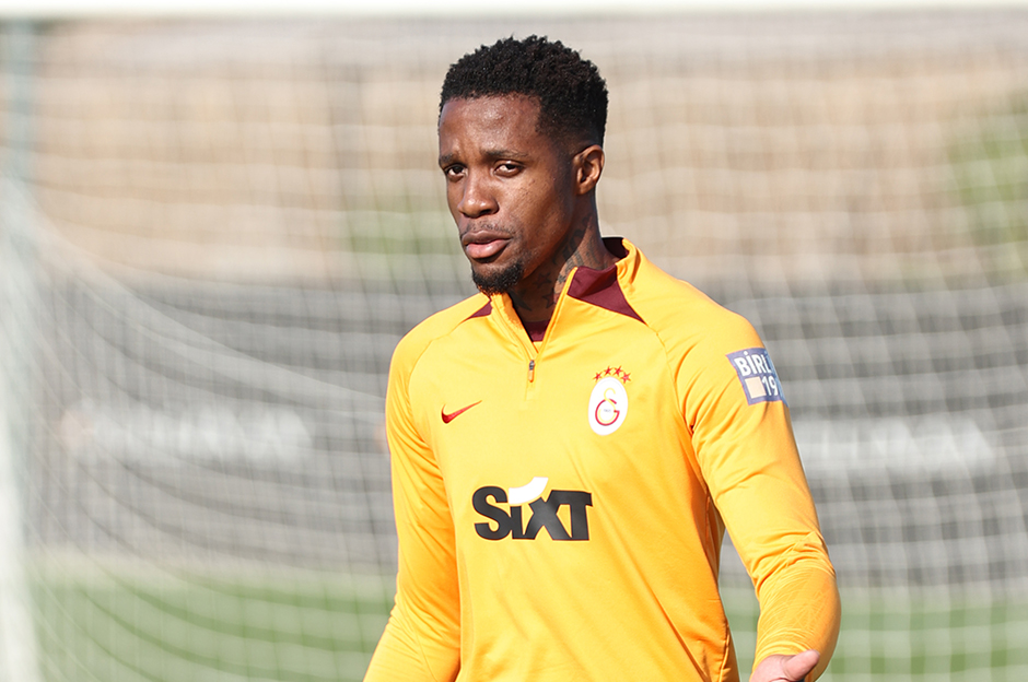 Haberde İngiltere ve Suudi Arabistan'dan birkaç takımın Zaha'yla ilgilendiği vurgulandı.